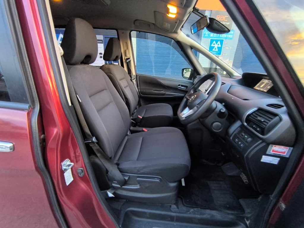 Nissan Serena 2.0 Hybrid Highway Star-leather-sunroof White #9