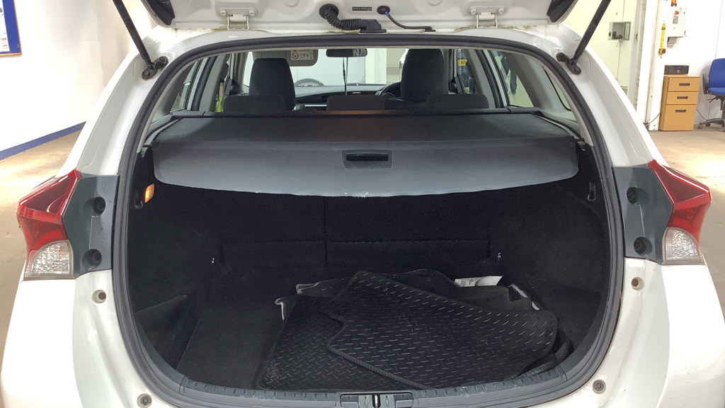 Toyota Auris Hatchback 1.8 Vvt-h Excel 2019 White #10