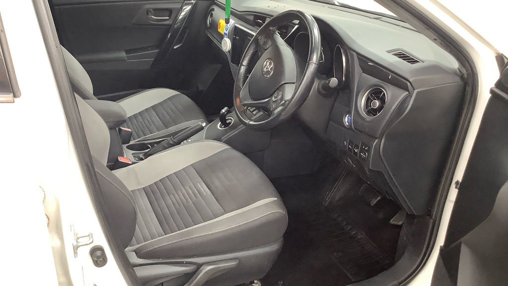 Toyota Auris Hatchback 1.8 Vvt-h Excel 2019 White #7