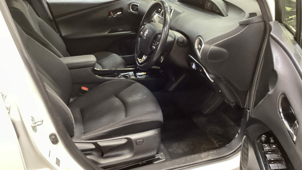 Toyota Prius 1.5 Cvt White #8