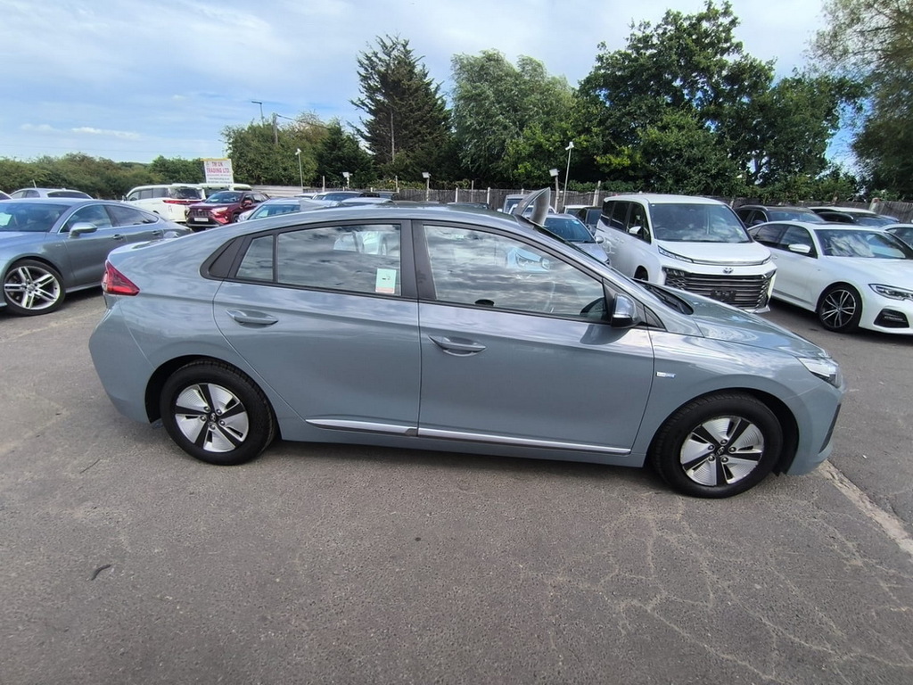 Hyundai Ioniq 1.6 Hybrid 201969 H-gdi Se Connect Hatchback 5 S Grey