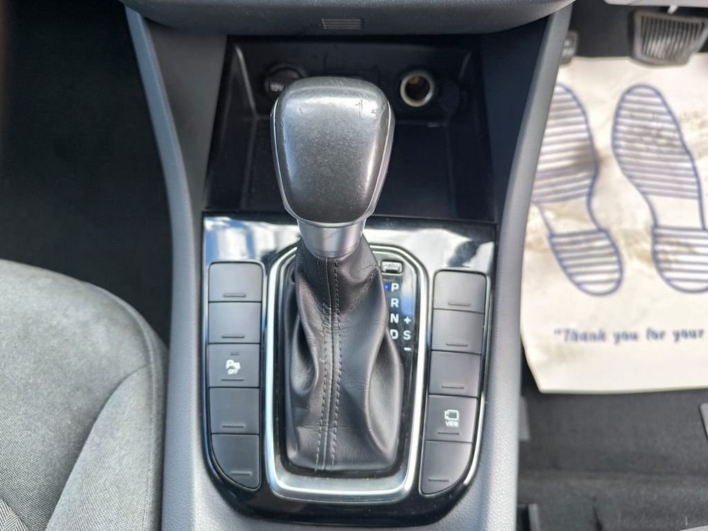 Hyundai Ioniq Premium White #16