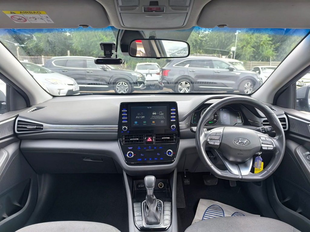 Hyundai Ioniq Premium White #10