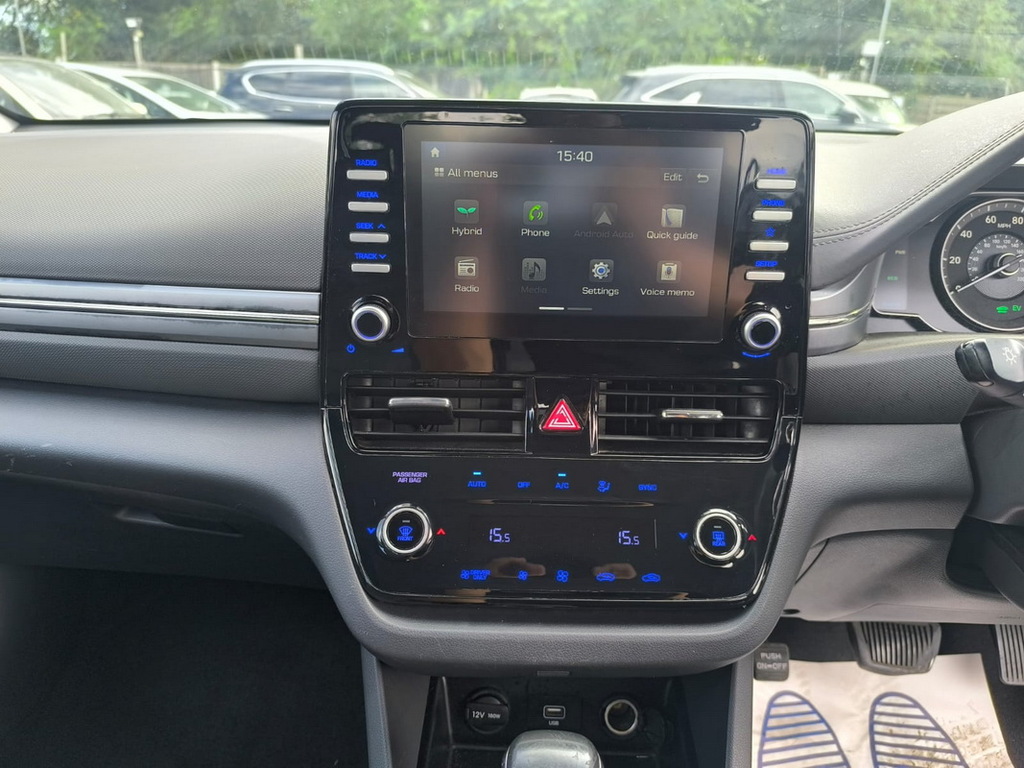 Hyundai Ioniq Premium White #14
