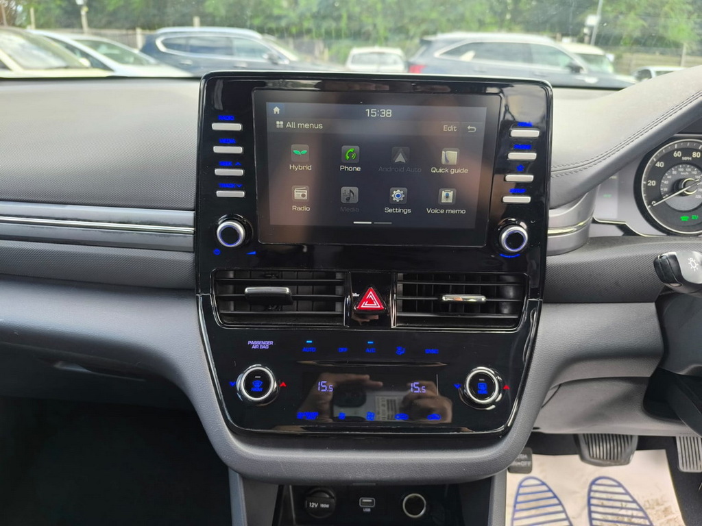Hyundai Ioniq Premium White #12