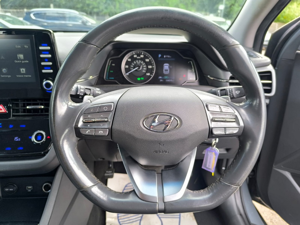 Hyundai Ioniq Premium White #11