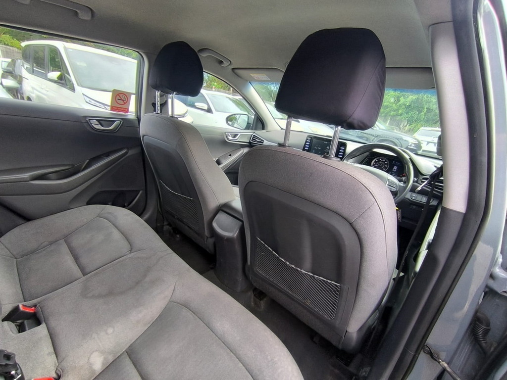 Hyundai Ioniq Premium White #8