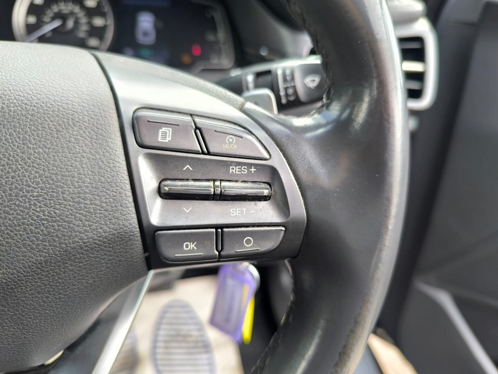 Hyundai Ioniq Premium White #20