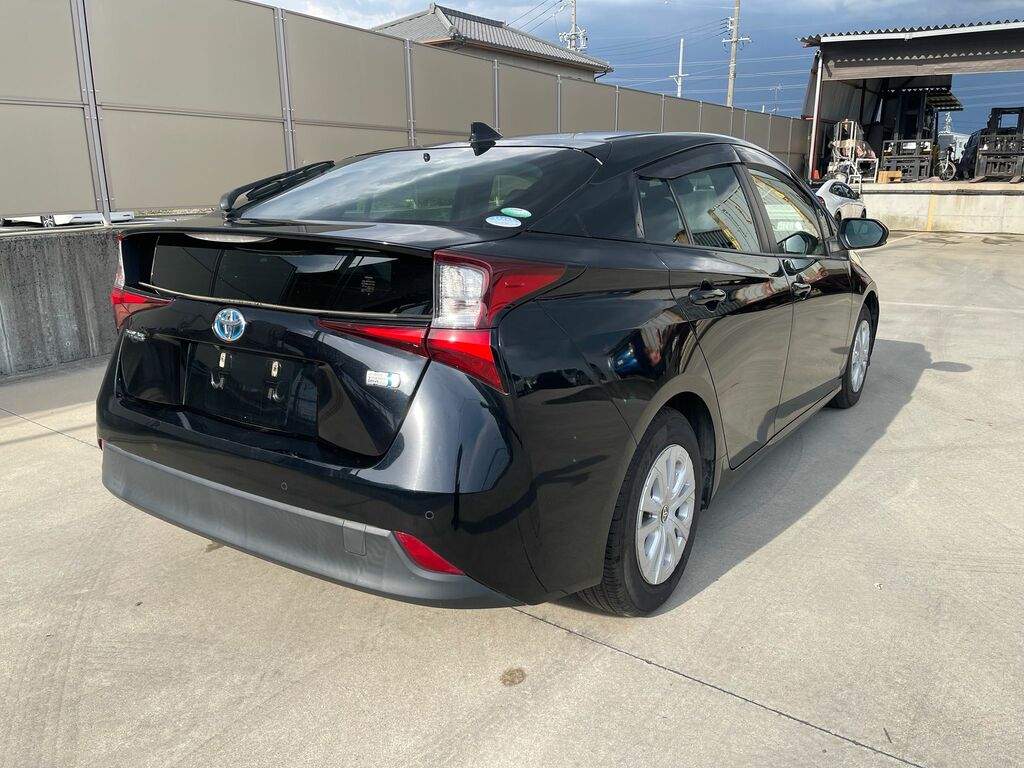 Toyota Prius 1.8 Hybrid 202121 5 Seats Ulez Free Fresh I Black #3