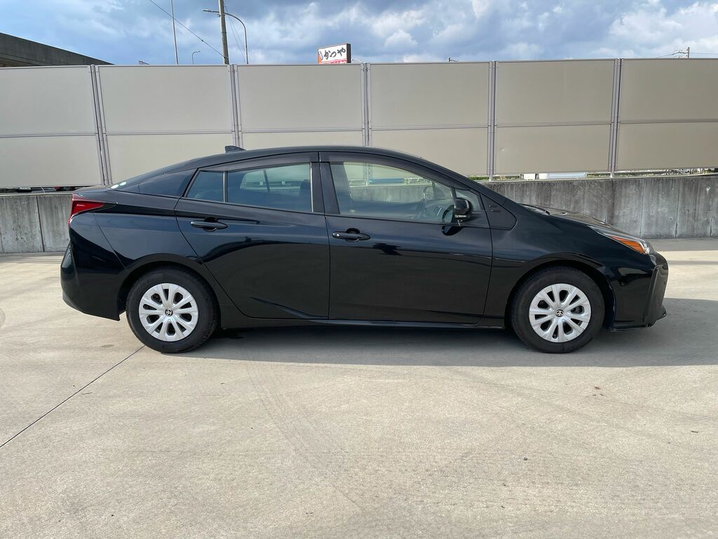 Toyota Prius 1.8 Hybrid 202121 5 Seats Ulez Free Fresh I Black #5