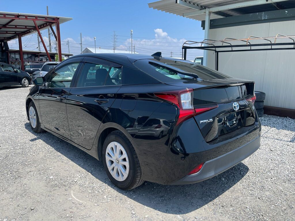 Toyota Prius 1.8 Hybrid 202121 5 Seats Ulez Free Fresh I Black #4