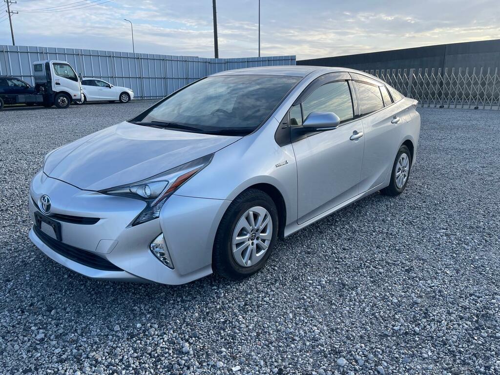 Toyota Prius 1.8 Hybrid 201818 5 Seats Ulez Free Fresh I Silver #2