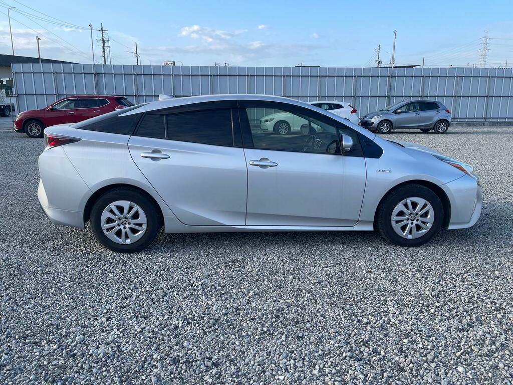 Toyota Prius 1.8 Hybrid 201818 5 Seats Ulez Free Fresh I Silver #5