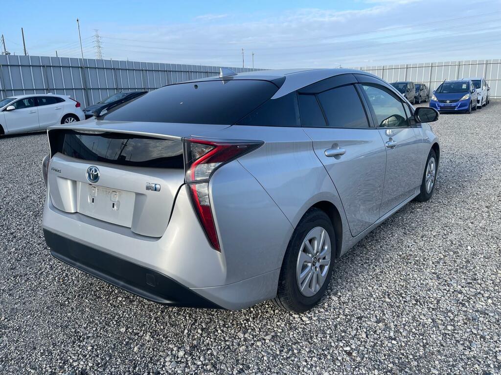 Toyota Prius 1.8 Hybrid 201818 5 Seats Ulez Free Fresh I Silver #3