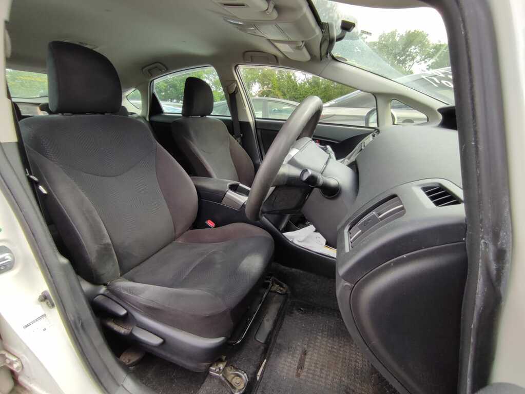Toyota Prius 1.8 Vvt-h Icon Cvt Black #8