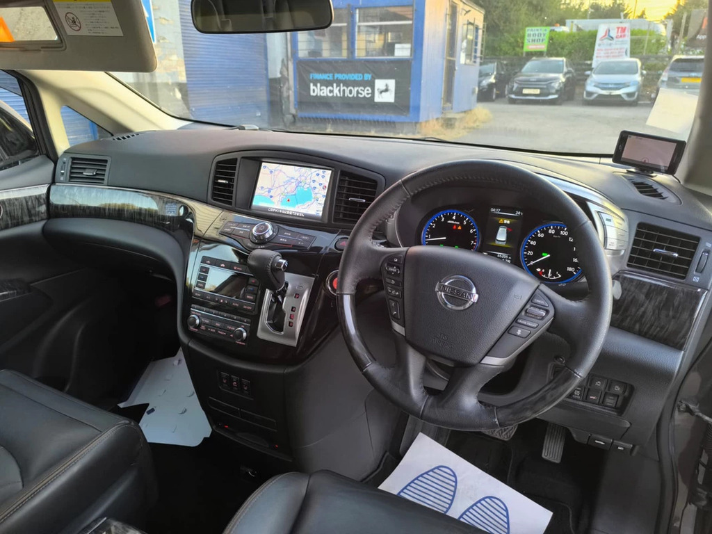 Nissan Elgrand 3.5 White #10