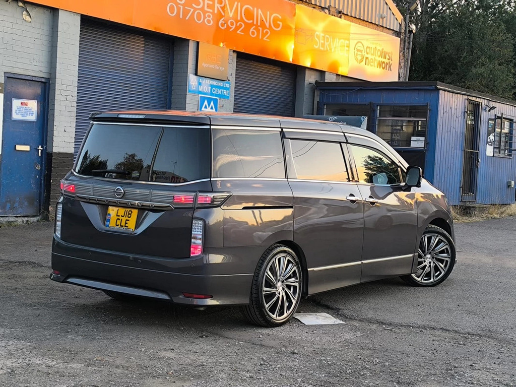 Nissan Elgrand 3.5 201313 7 Seats Premium Grey #3