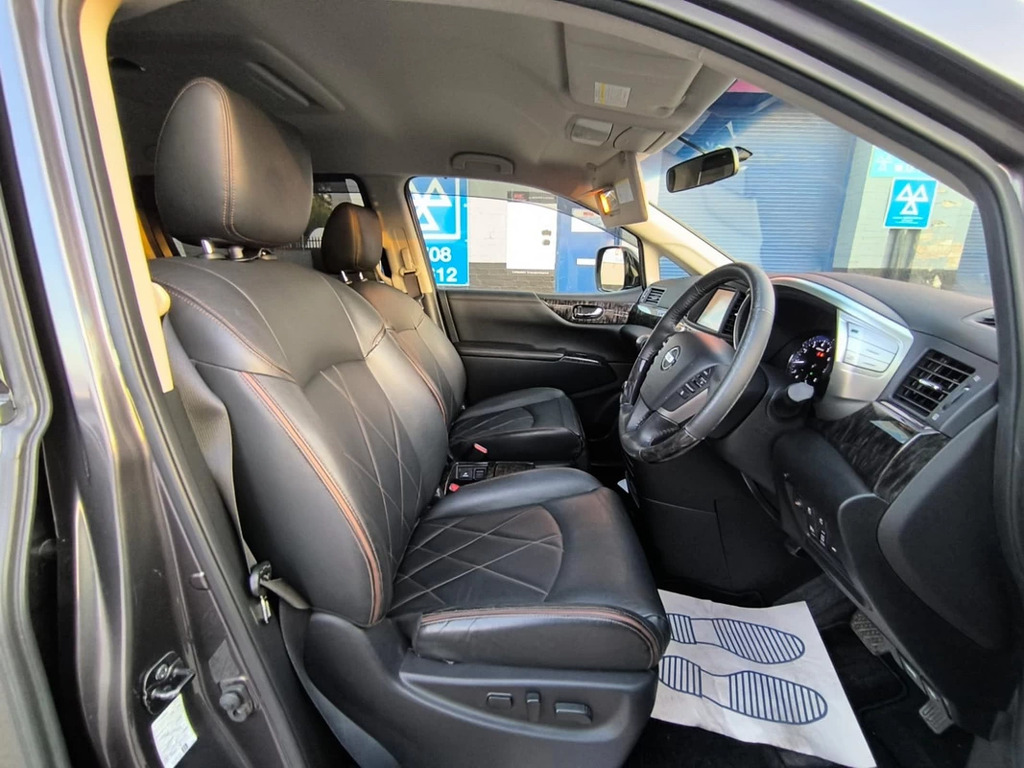 Nissan Elgrand 3.5 White #9