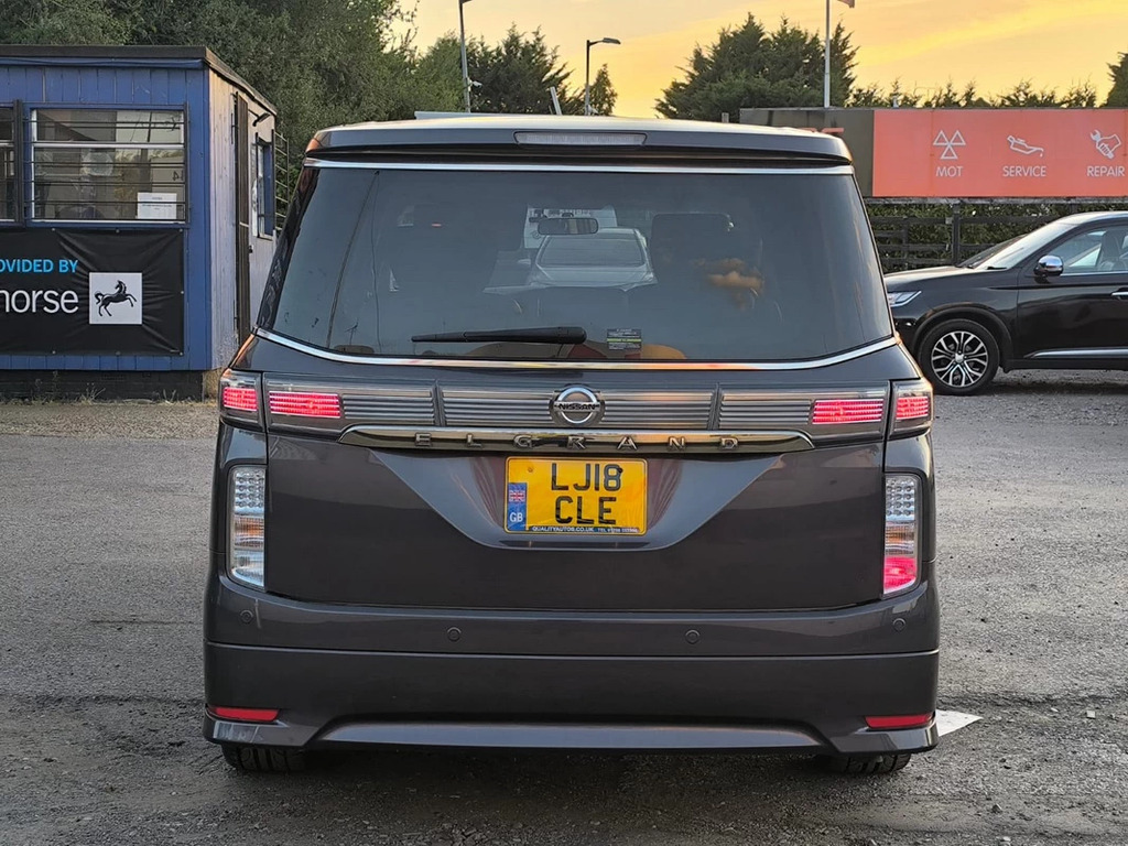 Nissan Elgrand 3.5 White #8