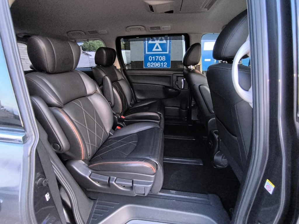 Nissan Elgrand 3.5 White #11