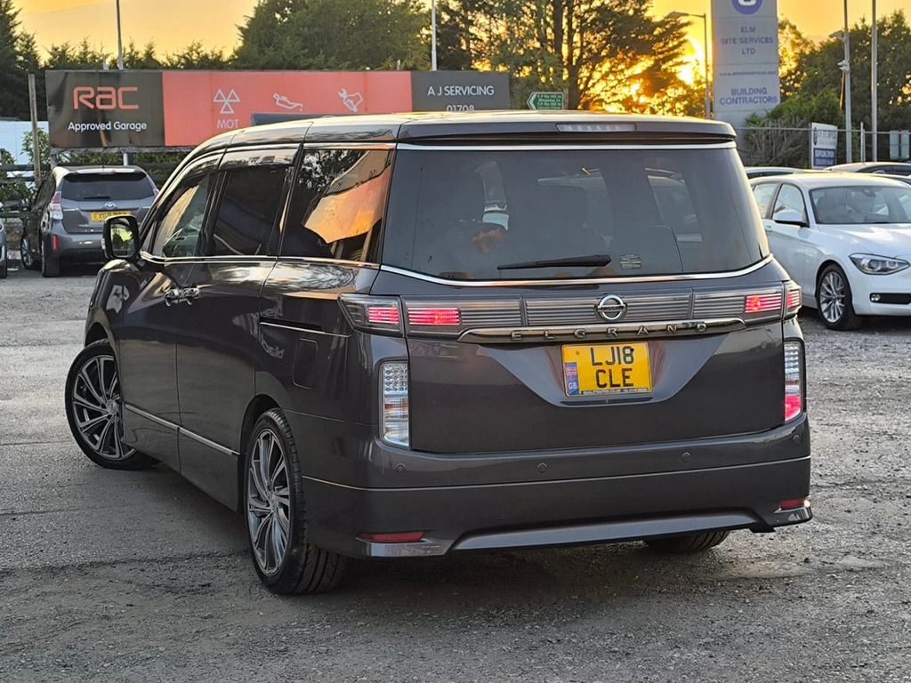 Nissan Elgrand 3.5 201313 7 Seats Premium Grey #4