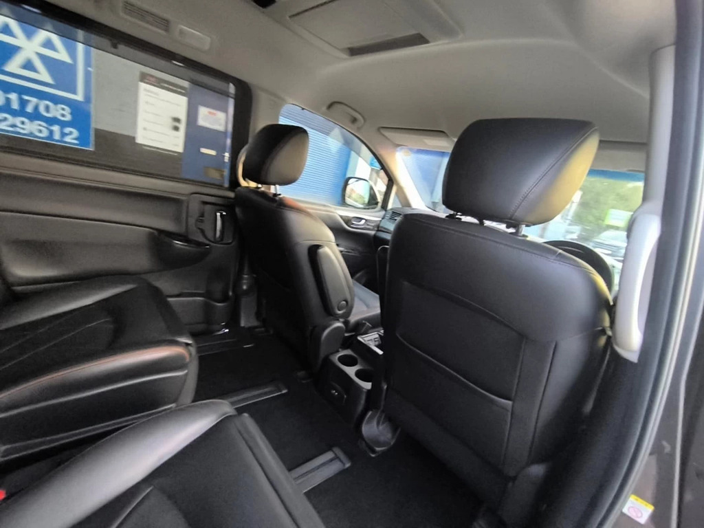 Nissan Elgrand 3.5 White #12