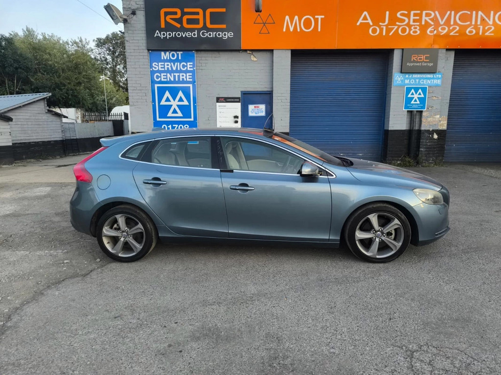 Volvo V40 1.6 201313 T4 Se 5 Seats Hatchb Blue #5