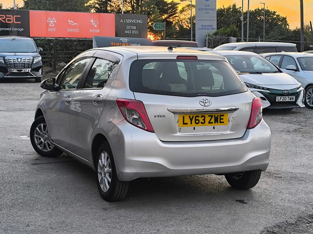 Toyota Yaris Vitz 1.0 201363 5 Seats Ule Silver #4