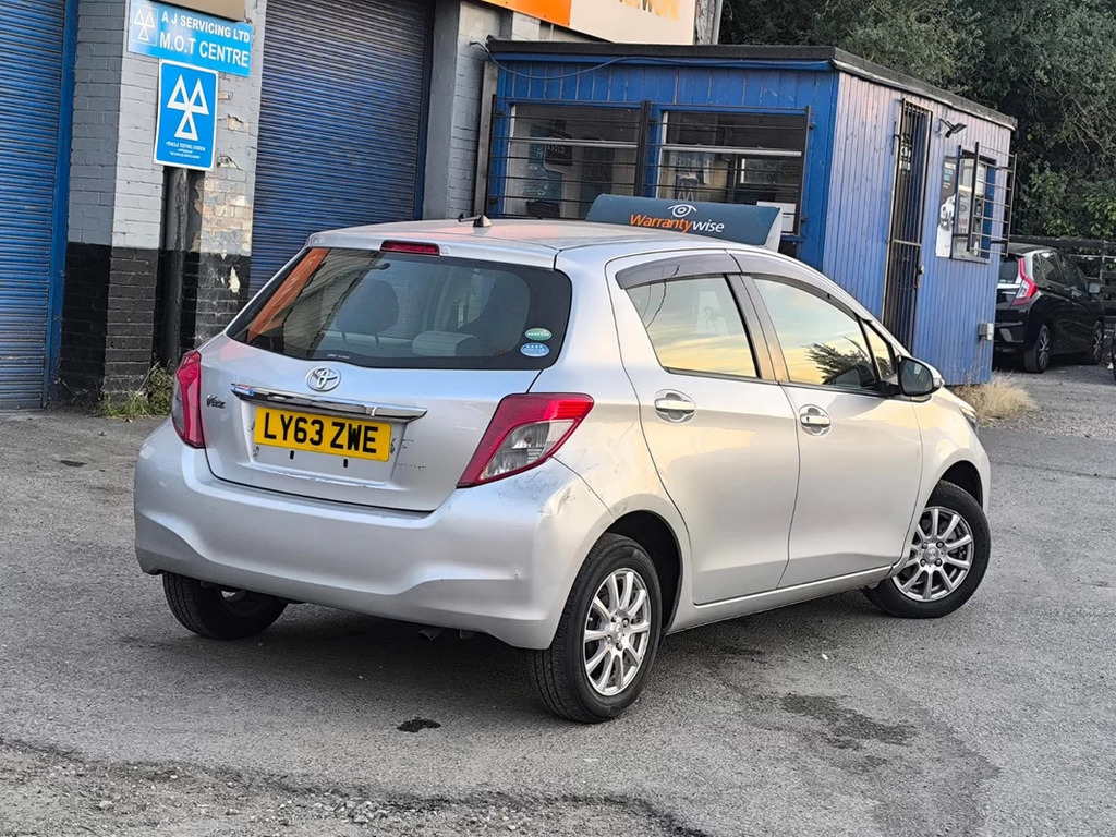 Toyota Yaris Vitz 1.0 201363 5 Seats Ule Silver #3