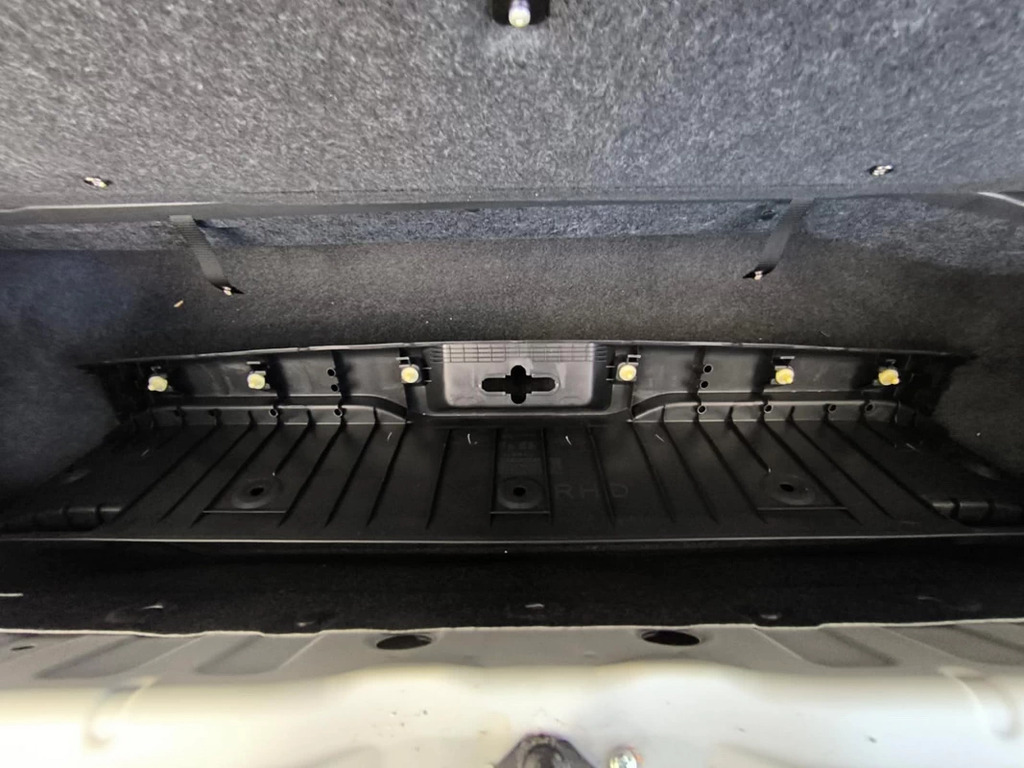 Nissan Elgrand Other 200368 White #34