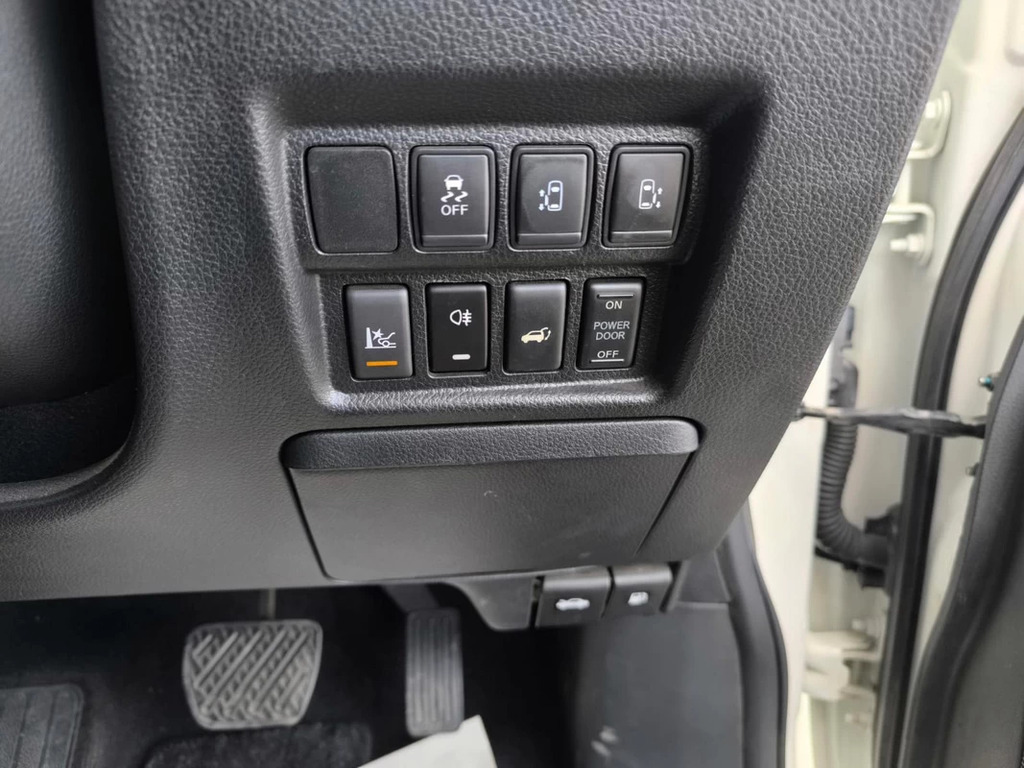Nissan Elgrand Other 200368 White #27