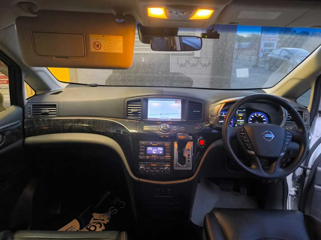 Nissan Elgrand 250 Highway Star Urban Selection White #11