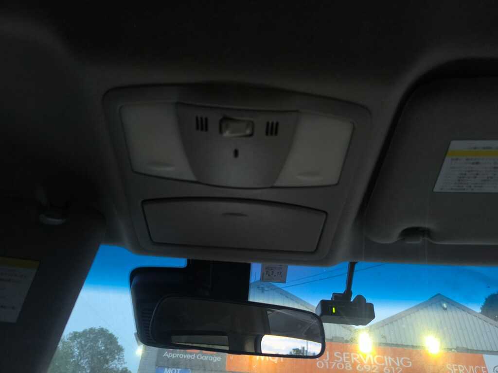 Nissan Elgrand 250 Highway Star Urban Selection White #22