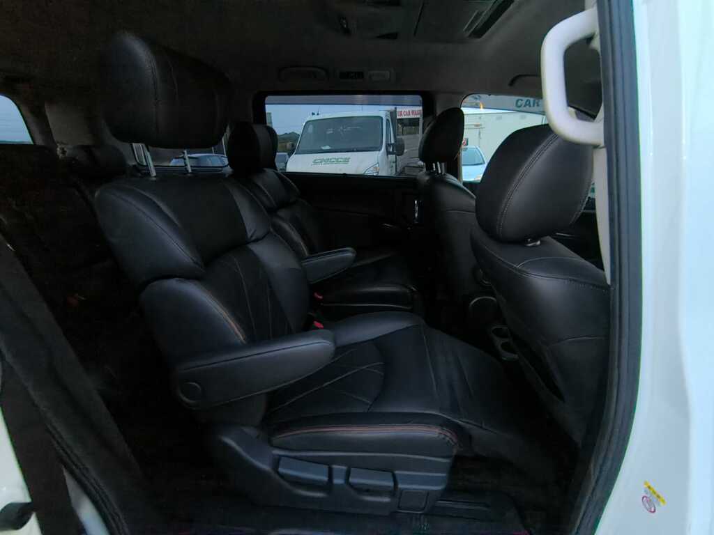 Nissan Elgrand 250 Highway Star Urban Selection White #9