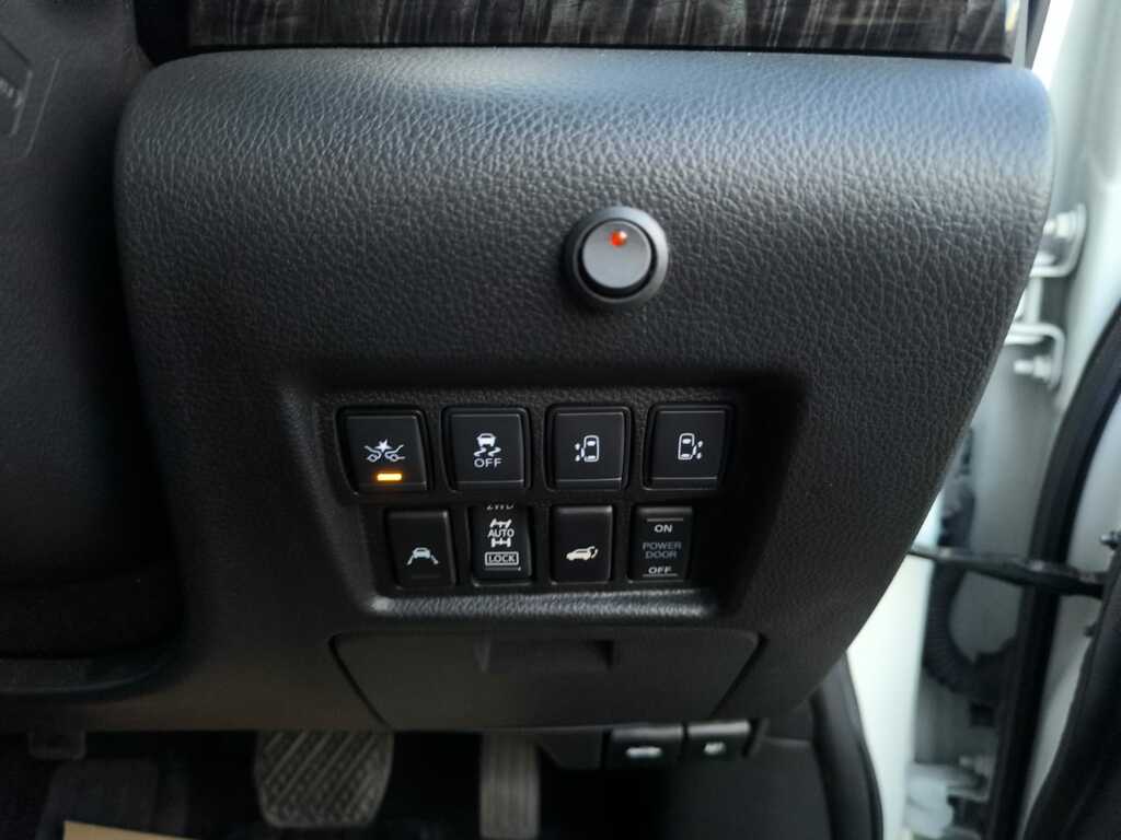 Nissan Elgrand 250 Highway Star Urban Selection White #20