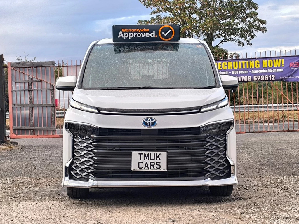 Toyota Voxy 1.8 Hybrid 202525 S-g 8 Seats Ulez Free Fre White #5