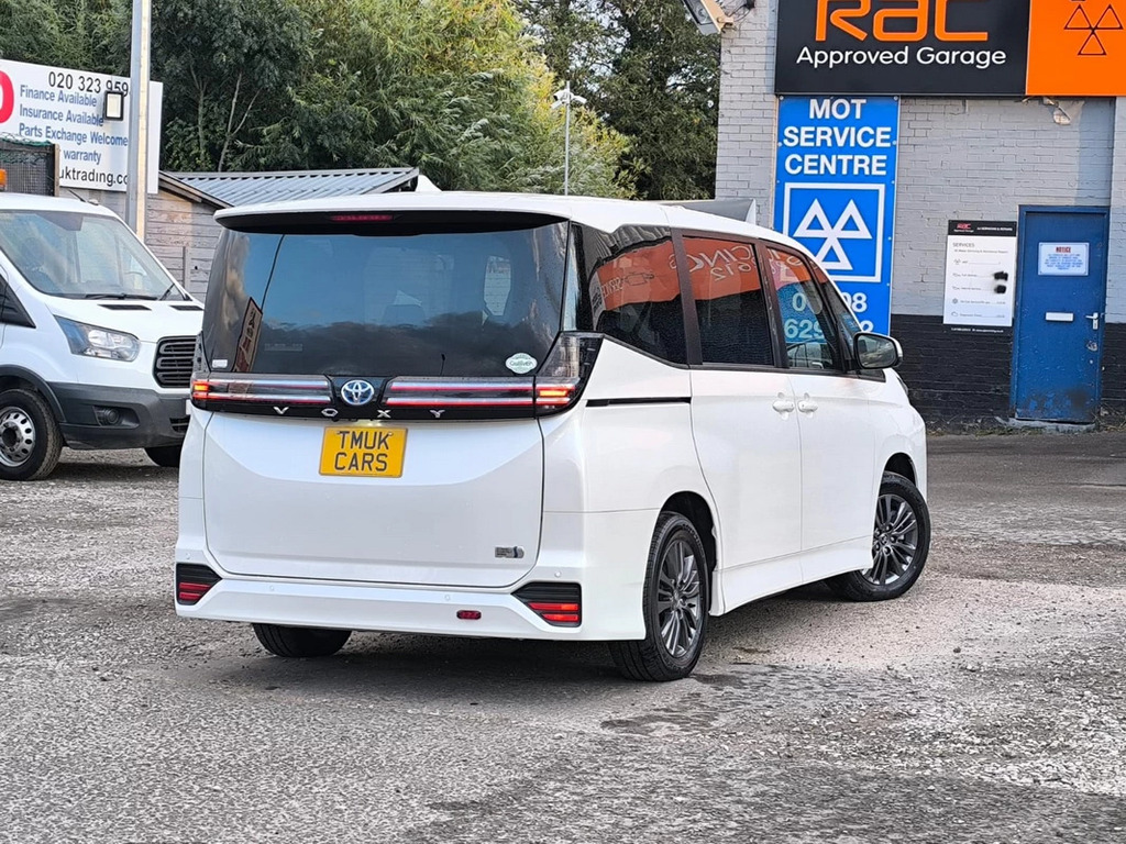 Toyota Voxy 1.8 Hybrid 202525 S-g 8 Seats Ulez Free Fre White #3
