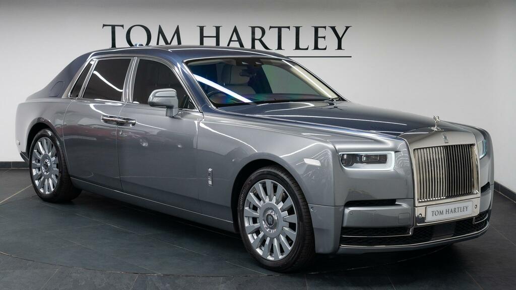 Rolls-Royce Phantom VIII Blue