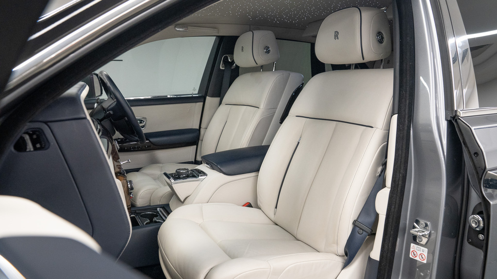 Rolls-Royce Phantom Phantom Auto Silver #25