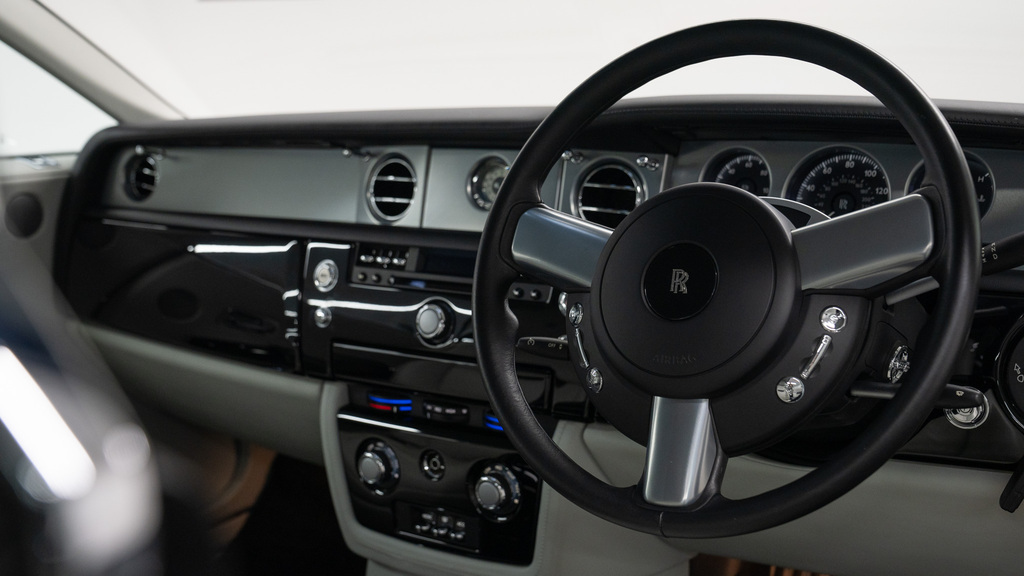 Rolls-Royce Phantom Drophead Black #25
