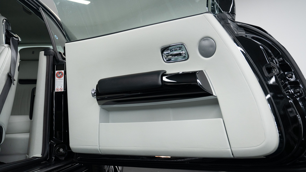 Rolls-Royce Phantom Drophead Black #20