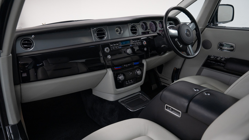 Rolls-Royce Phantom Drophead Black #23