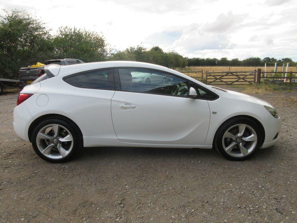 Vauxhall Astra GTC 1.4T 16V Sport Euro 5 S S White #5