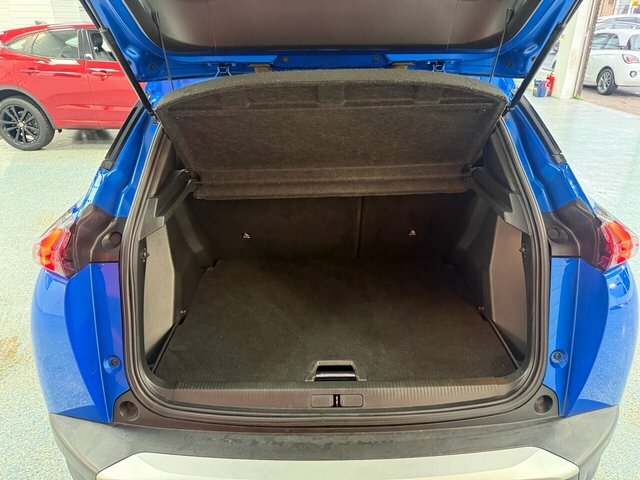 Peugeot e-2008 50Kwh Allure Premium Orange #10