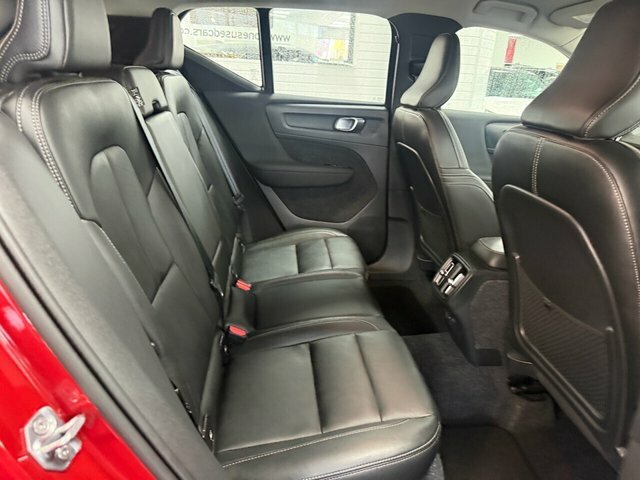 Volvo XC40 Suv Red #5