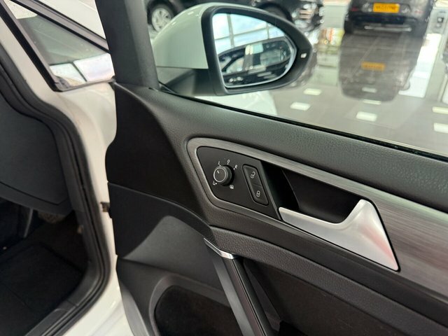 Volkswagen e-Golf 35.8Kwh 136 Flexible Finance From 8.9 Apr Black #24