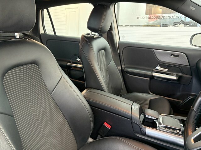 Mercedes-Benz GLA Class 1.3 Gla200 Amg Line Suv 7G-dct Euro 6 Black #33