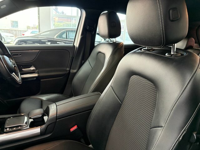 Mercedes-Benz GLA Class 1.3 Gla200 Amg Line Suv 7G-dct Euro 6 Black #40