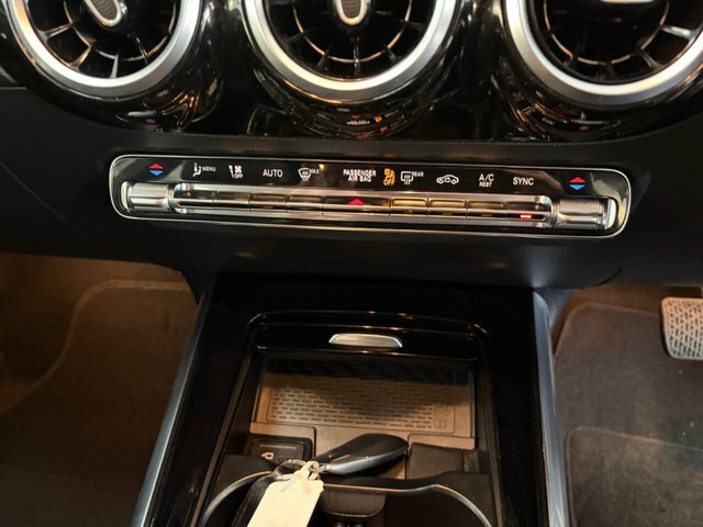 Mercedes-Benz GLA Class 1.3 Gla200 Amg Line Suv 7G-dct Euro 6 Black #54