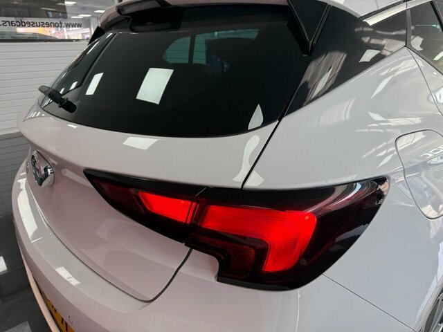 Vauxhall Astra Hatchback White #6